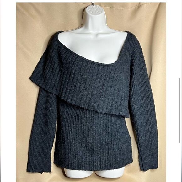 Central Park West
Bailey Off The Shoulder Sweater
Size L - Picture 6 of 7